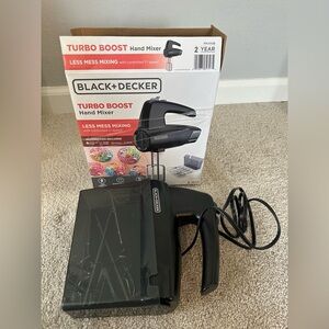 Black & Decker Turbo Boost Hand Mixer in Black